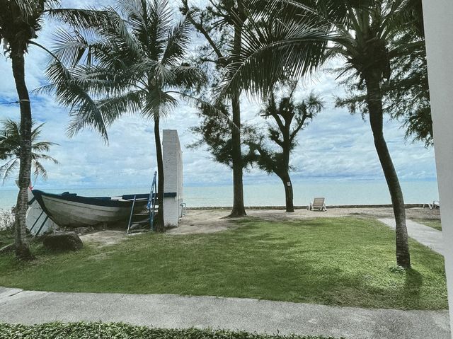 โรงแรมเจ้าหลาวทอแสงบีช ที่พักติดหาดเจ้าหลาว 🌊🌊