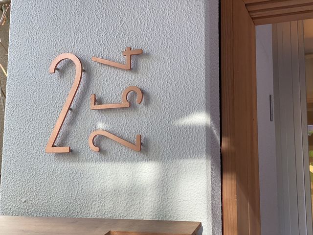 京都。一棟貸宿『2254』のカフェ＆ラウンジスペース