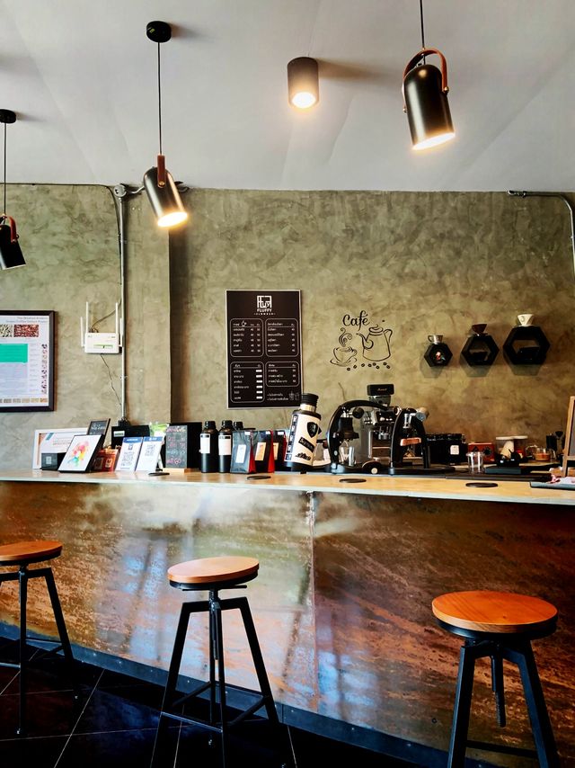 ร้านกาแฟคูลๆ FLUFFY slow bar กำแพงเพชร
