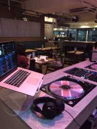 DJ drop the food