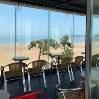 2충에서 한 눈에 바다를 볼 수 있는 오션뷰카페🌊