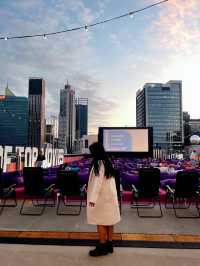 A unique movie experience on the roof! 🌅🍿