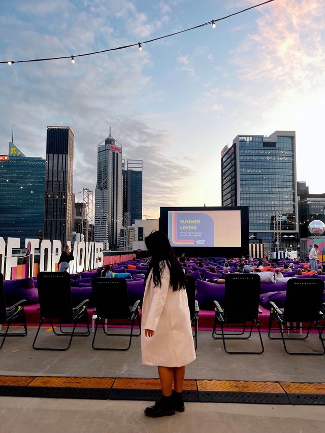 A unique movie experience on the roof! 🌅🍿