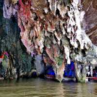 Boat ride through a cave 🚤