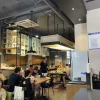 MugHug Cafe, Thames Town 