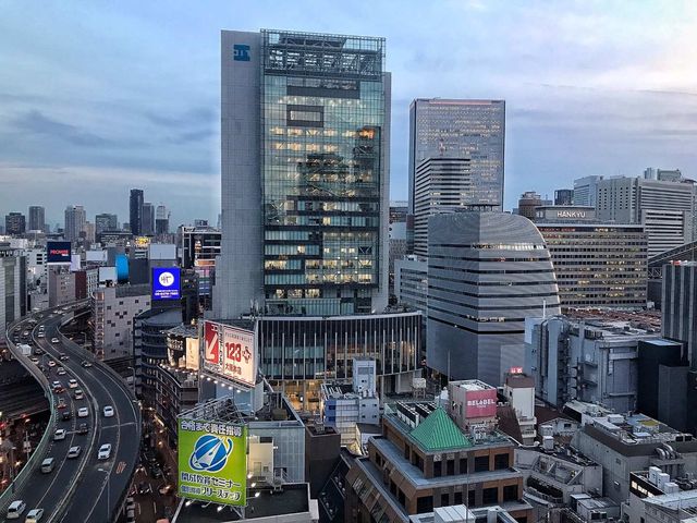 Live in the Sky Church in Osaka, with exceptional V-shaped landscape design.