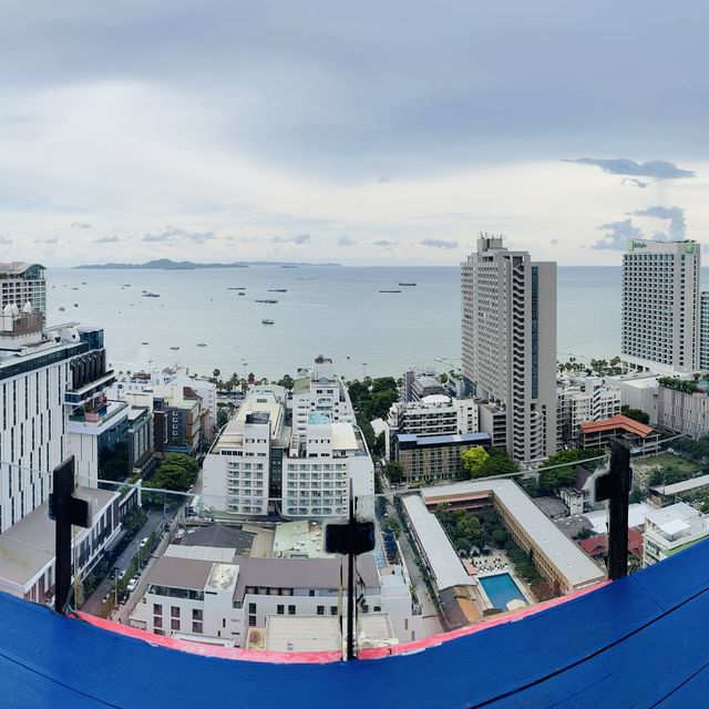 Very nice hotel with rooftop infinity pool