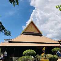 "ออกพรรษา ไหว้พระ ทำบุญ ที่เมืองอุบล"