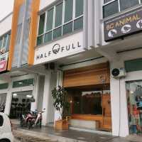 hall full 咖啡館