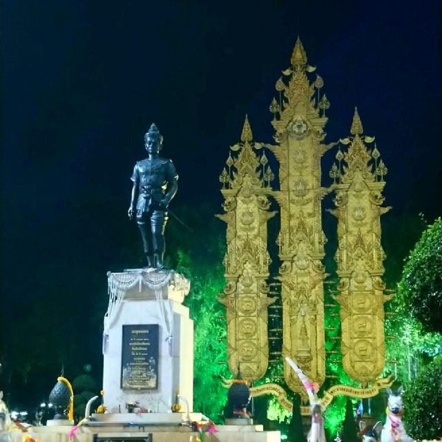 อนุสาวรี​ย์​พ่อขุน​เม็ง​ราย