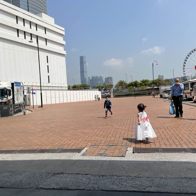皇后廣場，歷史文化休憩，假日姐姐休息地方