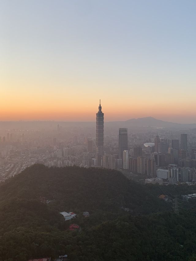 台北登山景點九五峰｜一覽台北盆地絕美遼闊景色