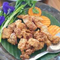 Somsri Eatery สมศรีอาหารไทยๆ