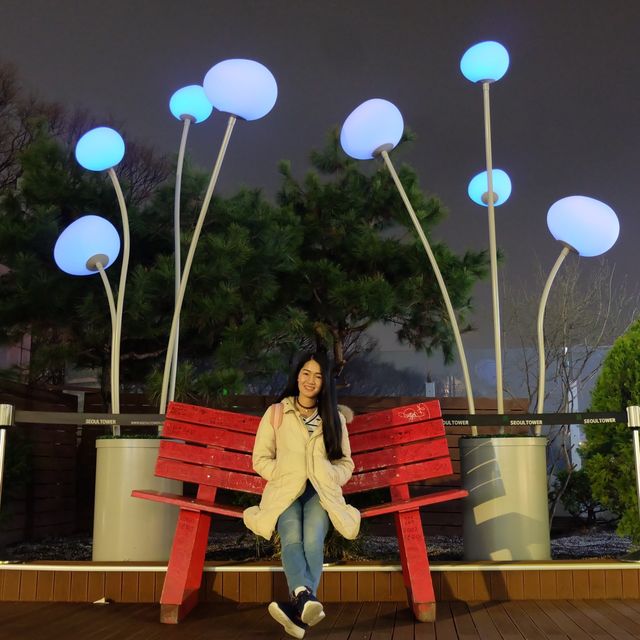 Seoul Tower ยามค่ำคืน บรรยากาศสุดโรแมนติก 
