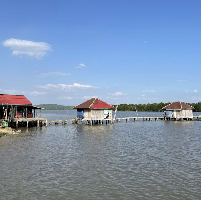 In front of Koh Themy 