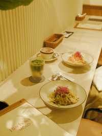 深木🪵系Cafe，三文魚意粉超足料 