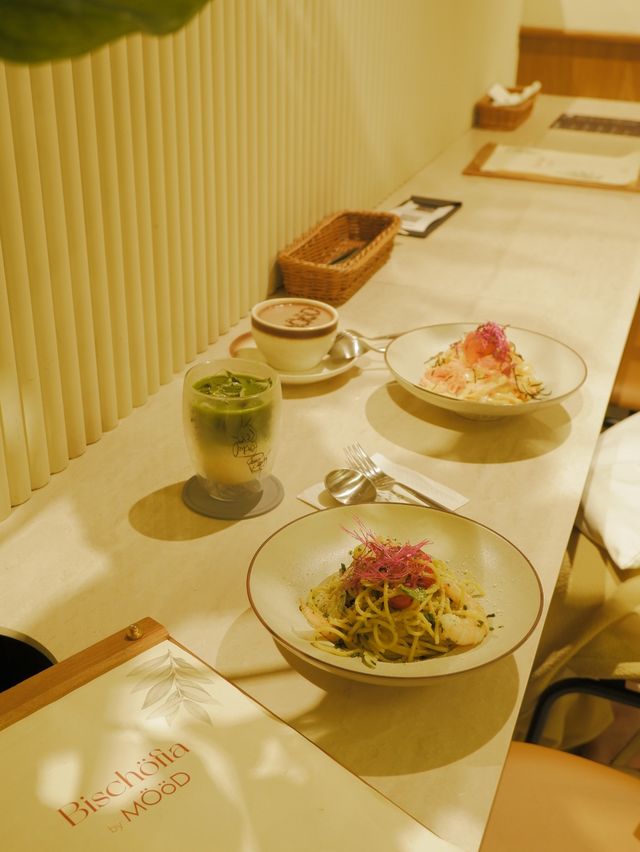 深木🪵系Cafe，三文魚意粉超足料 