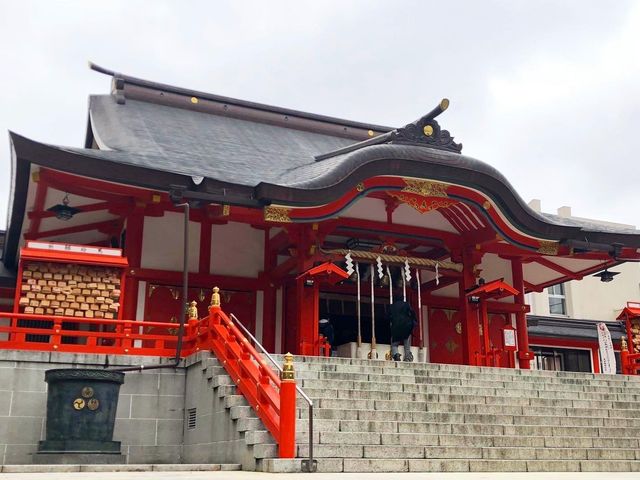 東京鬧市中的花園神社