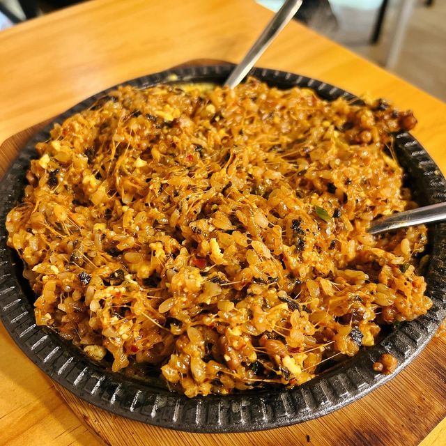 【OPPA Coffee Bar Restaurant - 超長拉絲🔥必點熔岩芝士炒飯】