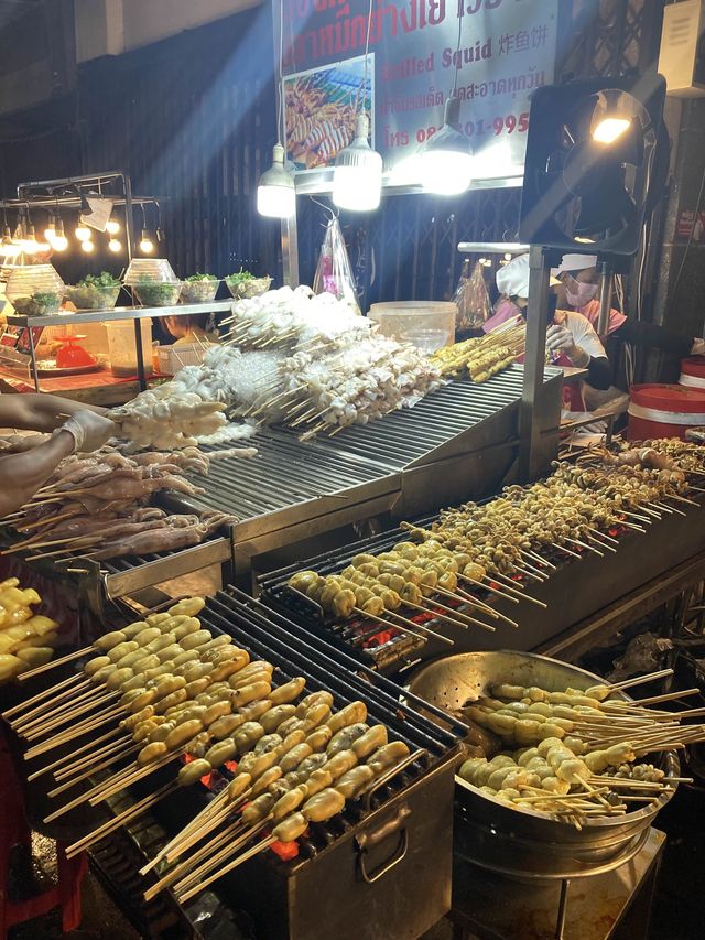 [夜市]必食人氣烤魷魚｜Trip.com 曼谷