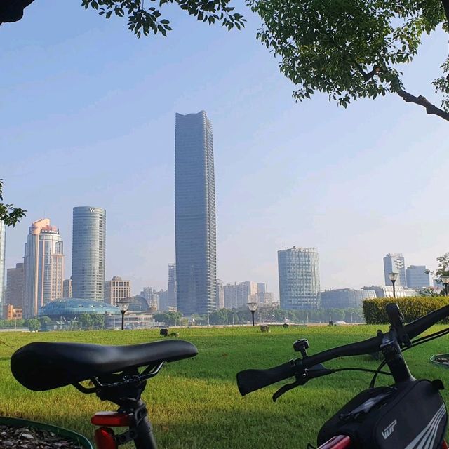 22km cycling path along the Huangpu River 