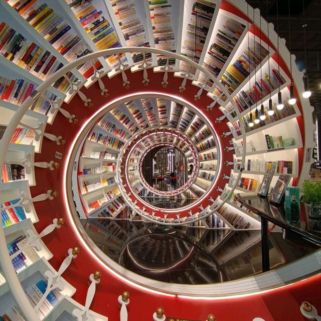i'm inlove with this Spiral bookstore🥰
