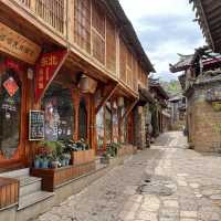 RELAXATION IN BAISHA OLD TOWN LIJIANG 