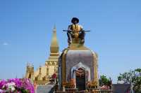 Vientiane's That Luang Stupa | Shining symbol of Laos