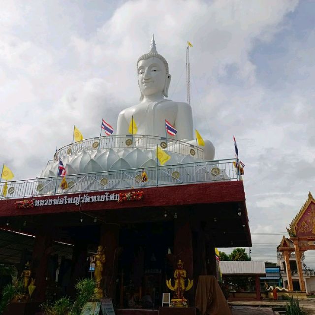 หลวงพ่อใหญ่ วัดหายโศก อ.สังคม จ.หนองคาย