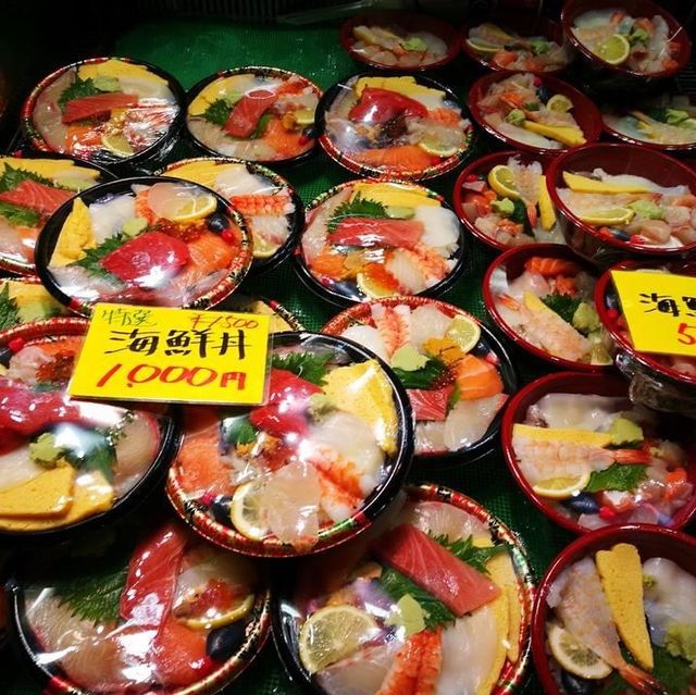 海豚天堂🐬人氣熱點@海鮮屋台街🎏 新鮮生魚片握壽司🍣