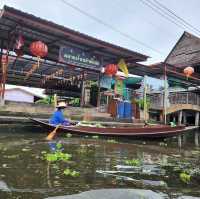 Damoen Saduak floating market 