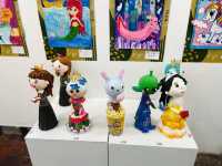 參觀兒童作品畫作展覽！有自己的作品展出～