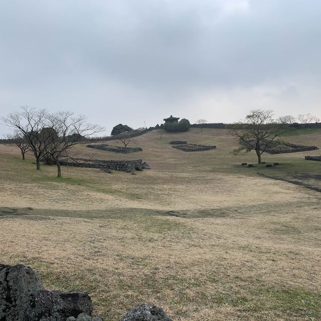 広大な済州島の噴火口！