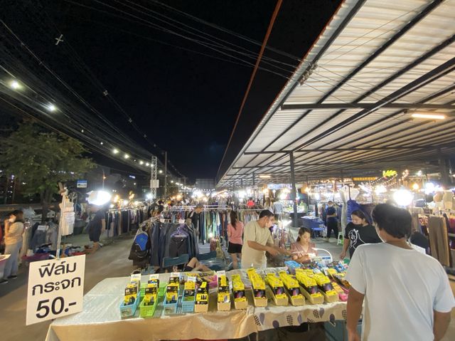ตลาดนกฮูก เลี่ยงเมืองนนท์ เดินช๊อปปิ้งสุดชิว 