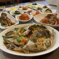 【神戸】大量のパンチャンが並ぶ隠れ韓国料理店