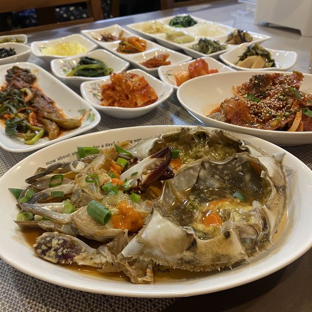 【神戸】大量のパンチャンが並ぶ隠れ韓国料理店