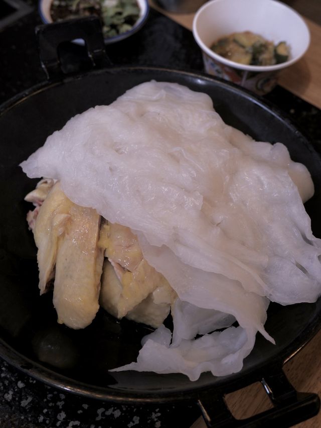 金黃雞湯火鍋，必吃鹹蛋黃響玲 