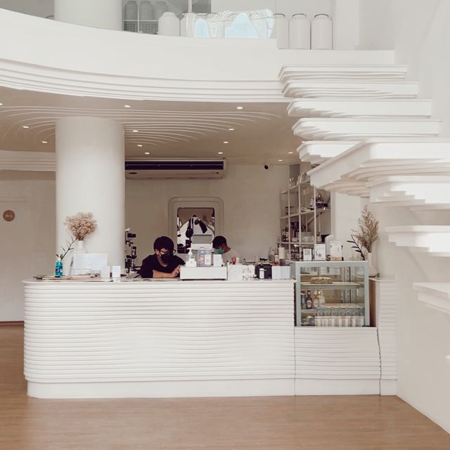  รีวิวร้าน :  Flat+White cafe  ☕️ 😍🤳🍃 #คาเฟ่ทอง