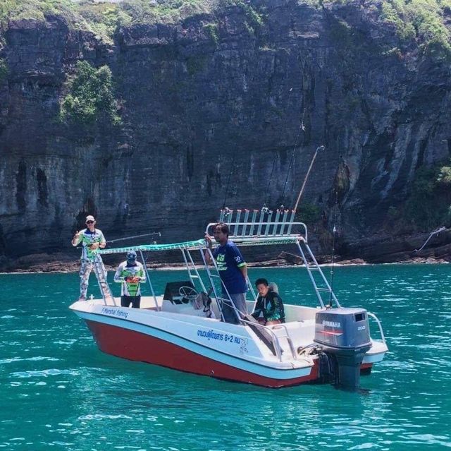 เหมาเรือไปตกปลากลางทะเลราคาหลักร้อย