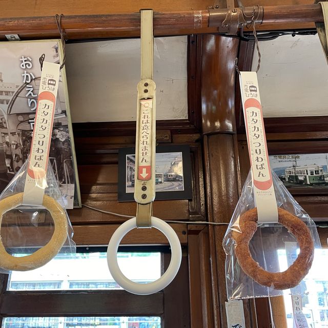吊り革が食べれる市電でカフェ