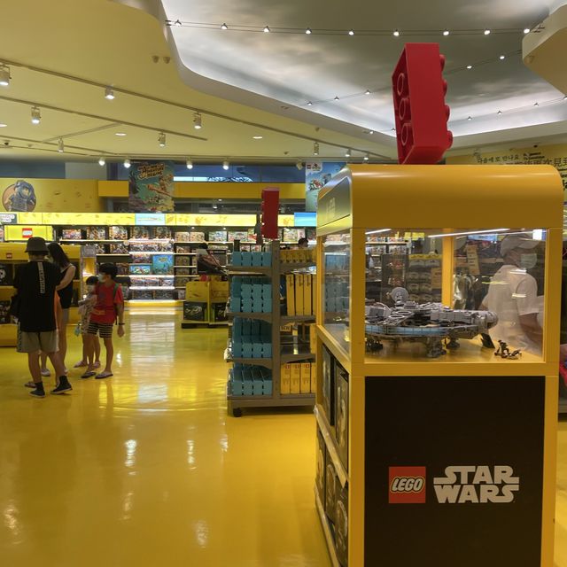레고랜드 굿즈들을 파는 BIG Shop 