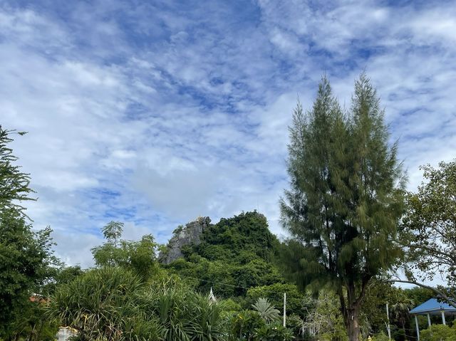 ถ้ำวัดชะอำ มองเห็นเขานางพันธุรัตน์🕌