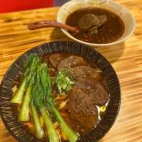 ［桃園/中壢］ 集英會牛肉麵館🐮｜中原夜市美食 超軟嫩牛肉 牛肉湯超好喝🤤 