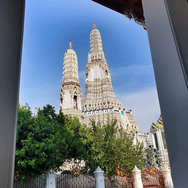 สัญลักษณ์ของ กรุงเทพฯ ที่อยู่บนฝั่งธนบุรี