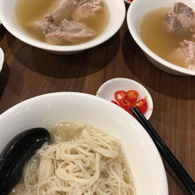 新加坡🇸🇬發起人肉骨茶😋