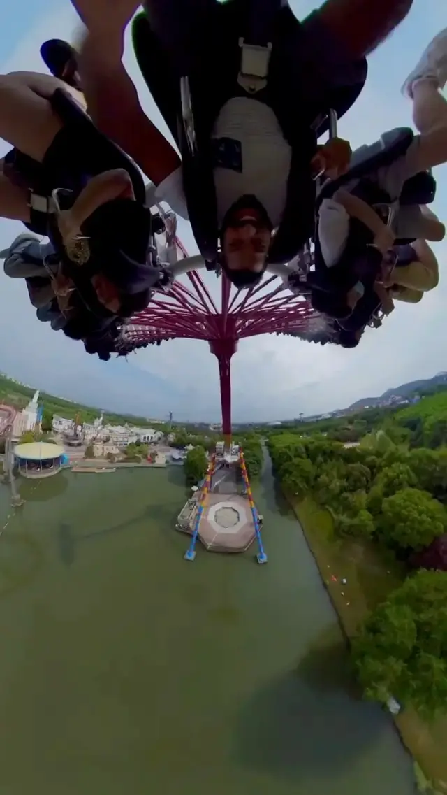 Gyro Swing at Happy Valley - Video 😱