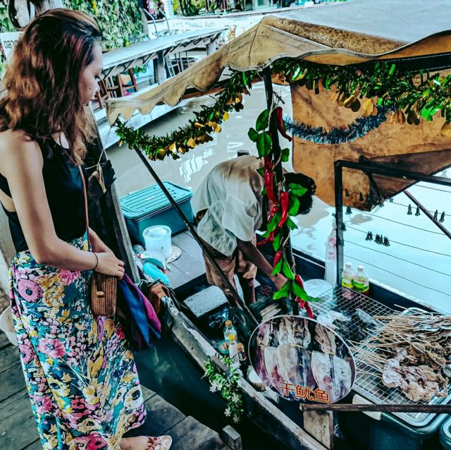 Explore The Pattaya Floating Market!