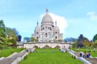 Snow-white Sacré-Cœur Basilica, Paris, France.