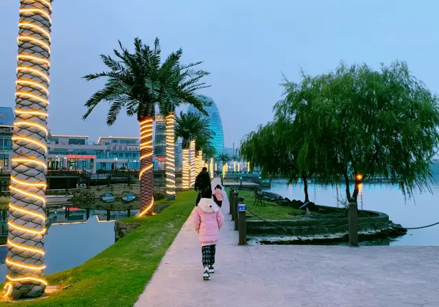 Nan Taihu Fisherman's Wharf, full of island vacation vibes.