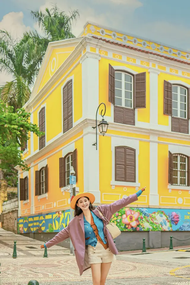 Macau Walking Guide 📍 is a Portuguese-style colorful block in a fairy tale 🌈